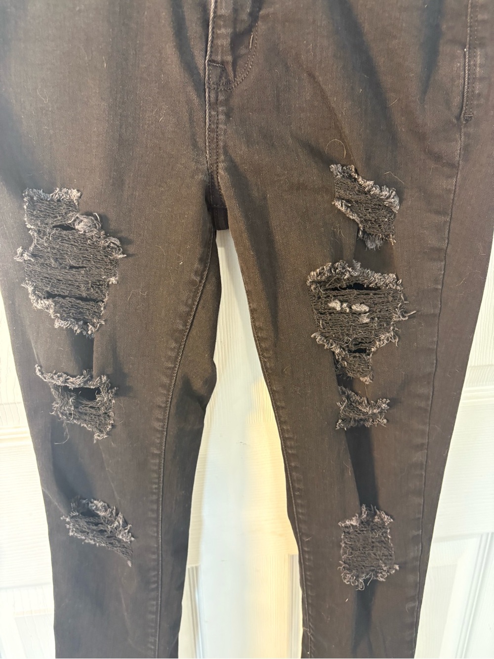 Arizona Jean Company Black Ripped Skinny Jeans - Women's - Picture 4 of 6